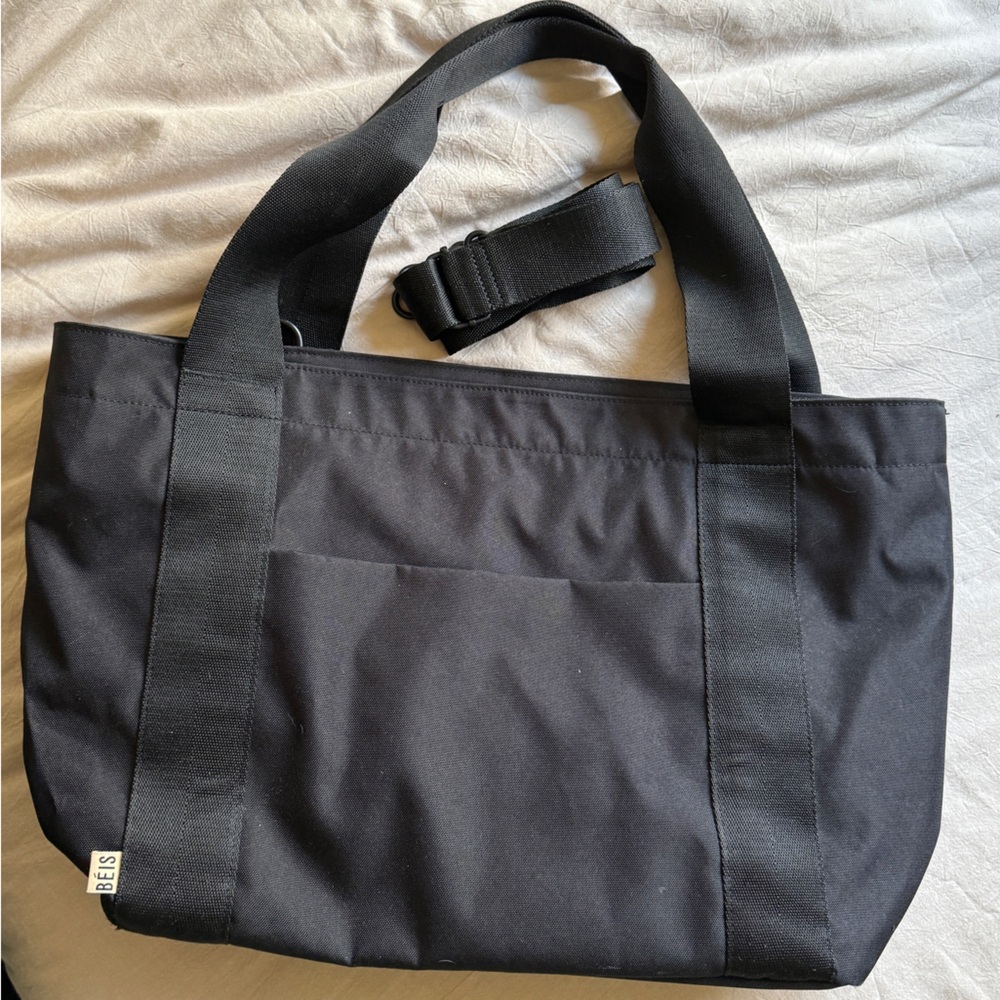 Beis The BÉISics Tote 
in Black